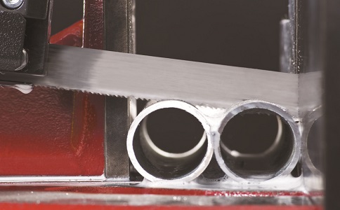 海南藏族锯切金属材料时出现卡带锯条原因以及处理方法？