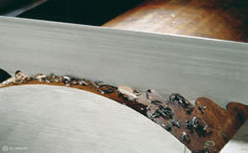 海南藏族金属带锯条出现振动噪音的原因?